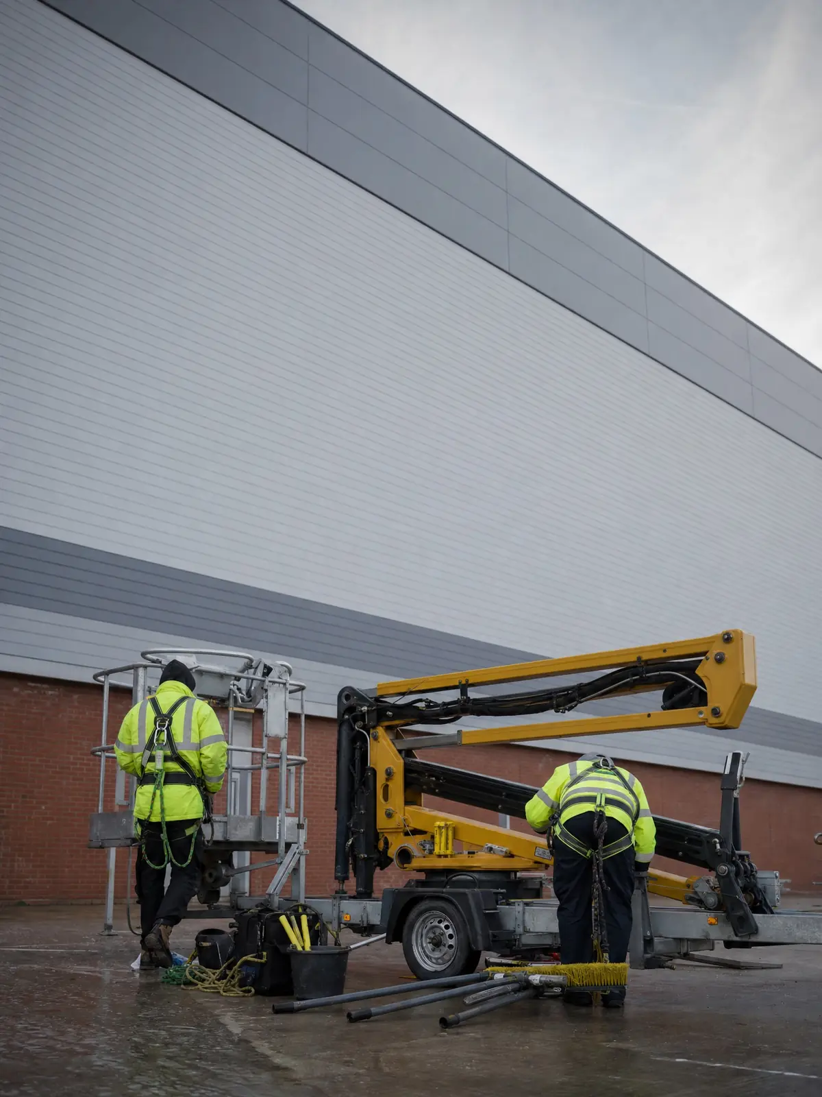 Operatives setting up MEWP access to clean high-level cladding